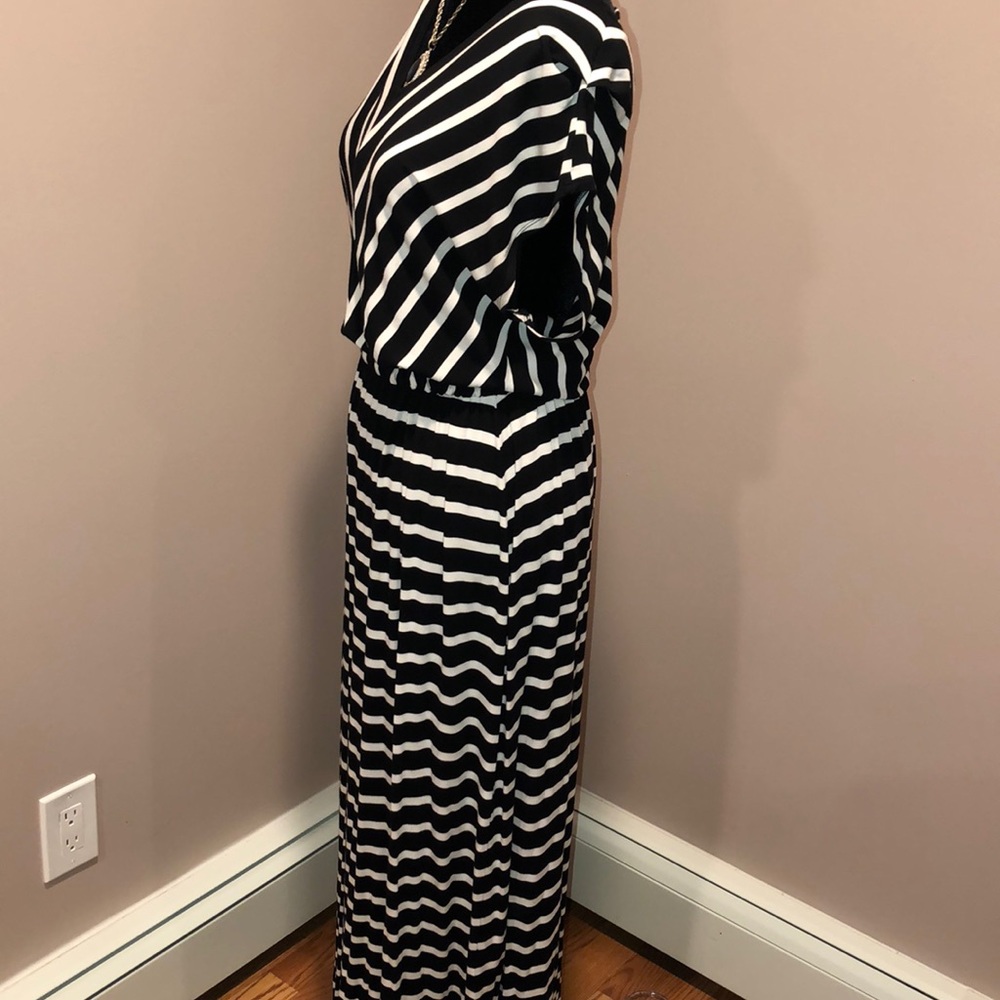 ⭐️ Maxi dress ⭐️ - Picture 2 of 6